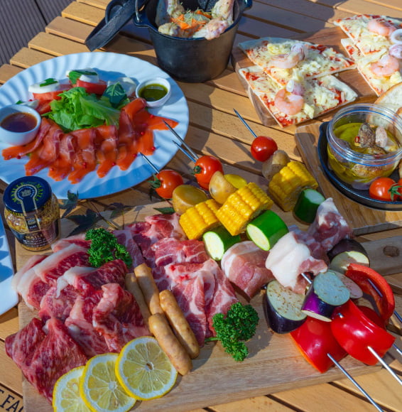 Fresh food and outdoor dining